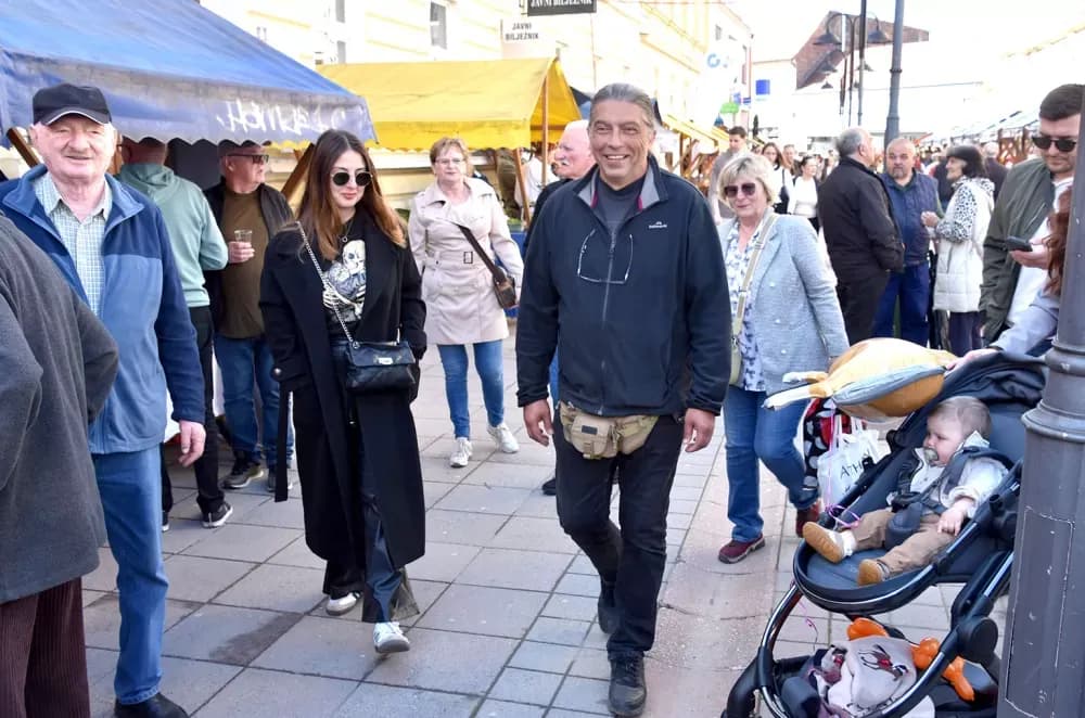 Povijesne postrojbe ponovno oživjele duh prošlih vremena u Požegi