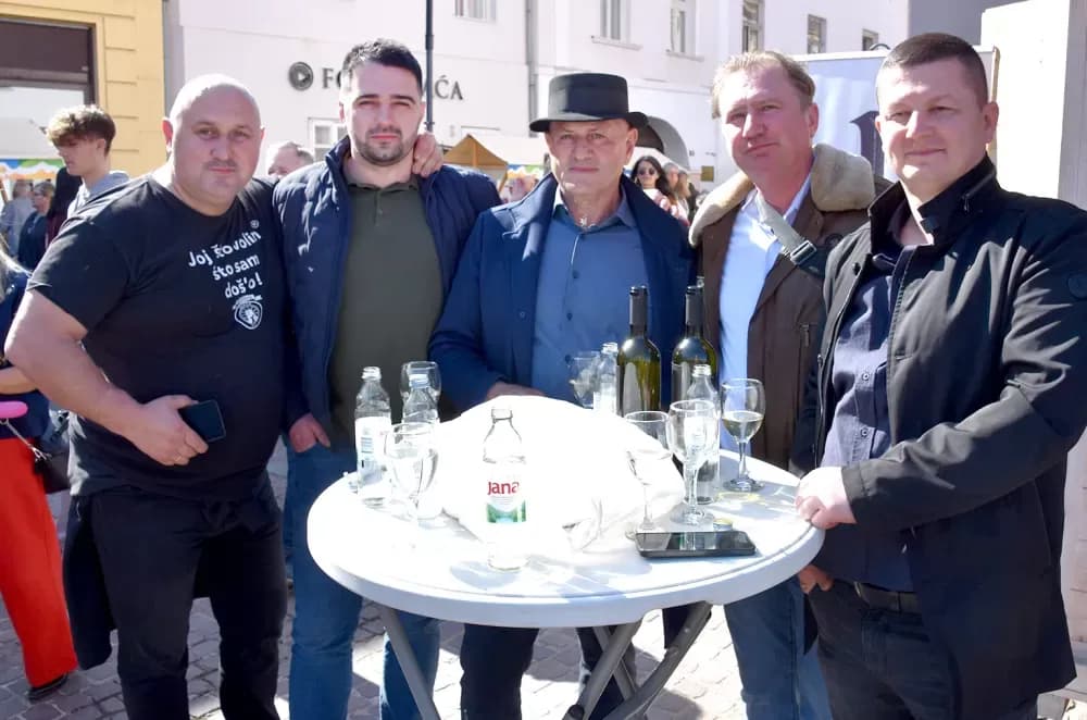 Povijesne postrojbe ponovno oživjele duh prošlih vremena u Požegi