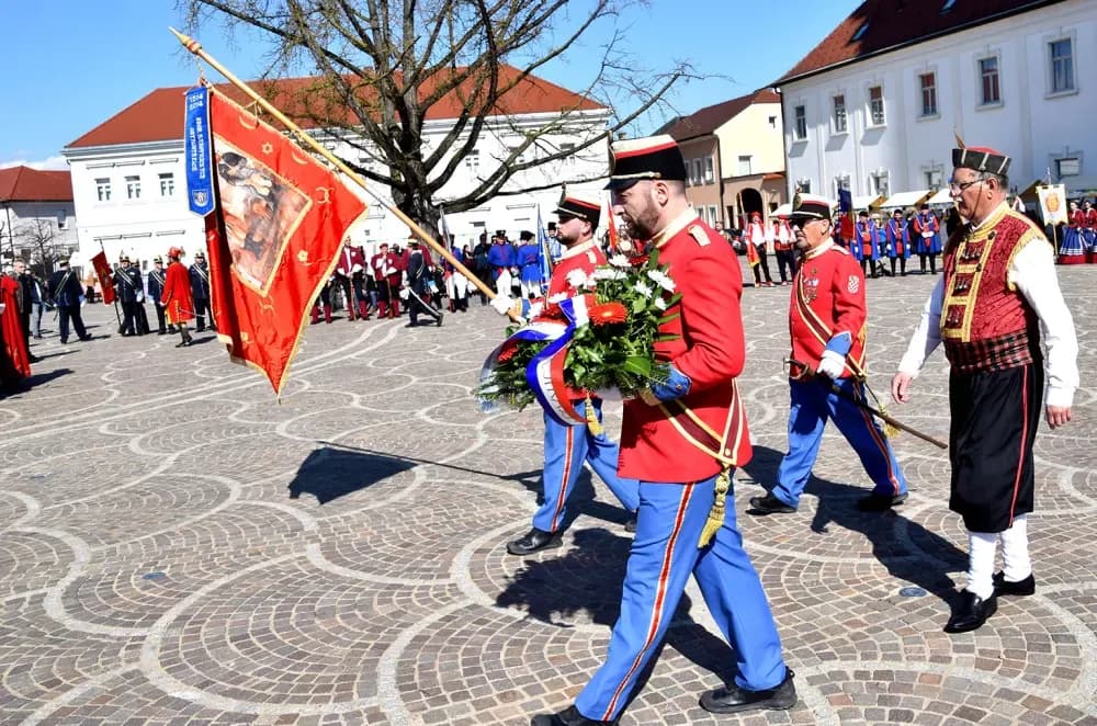 Povijesne postrojbe ponovno oživjele duh prošlih vremena u Požegi