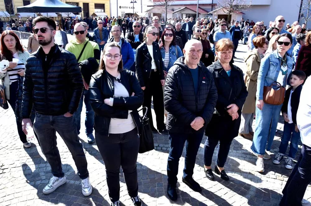 Povijesne postrojbe ponovno oživjele duh prošlih vremena u Požegi