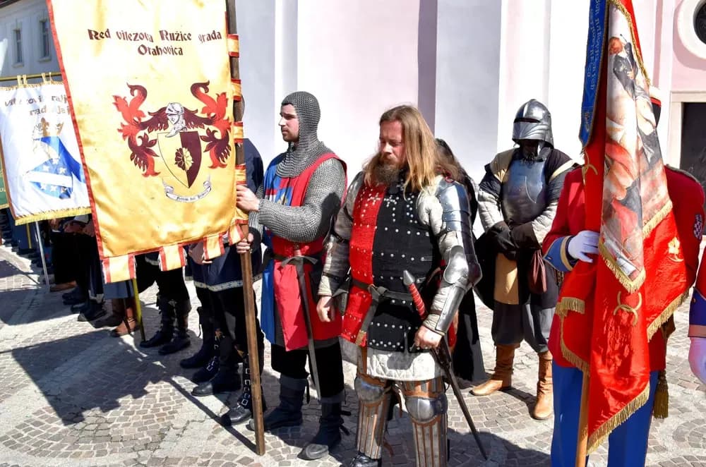 Povijesne postrojbe ponovno oživjele duh prošlih vremena u Požegi