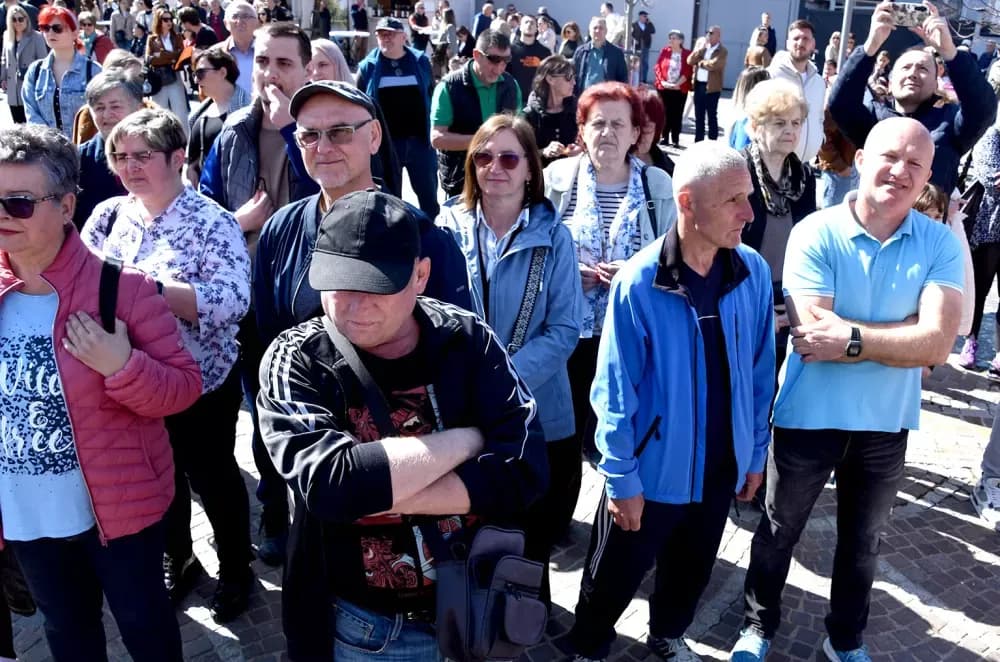 Povijesne postrojbe ponovno oživjele duh prošlih vremena u Požegi