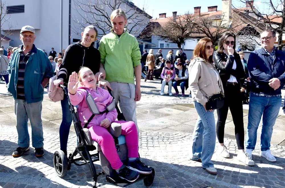 Povijesne postrojbe ponovno oživjele duh prošlih vremena u Požegi