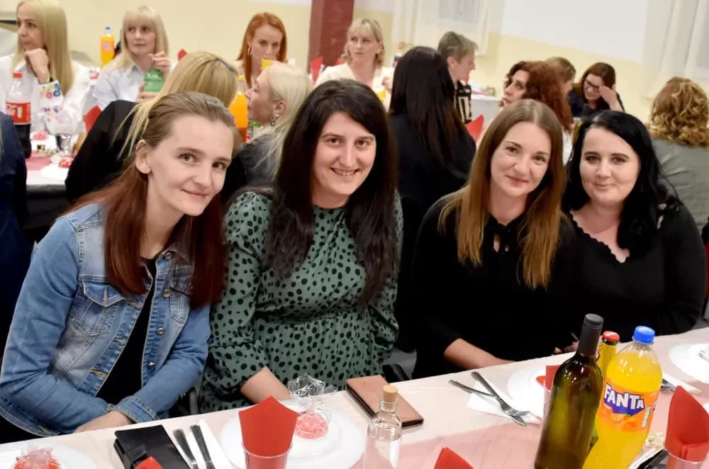 ZABAVNA VEČER U TEKIĆU: Više od stotinu žena plesalo za obnovu mjesne kapele