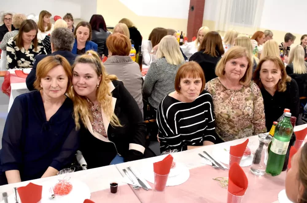 ZABAVNA VEČER U TEKIĆU: Više od stotinu žena plesalo za obnovu mjesne kapele