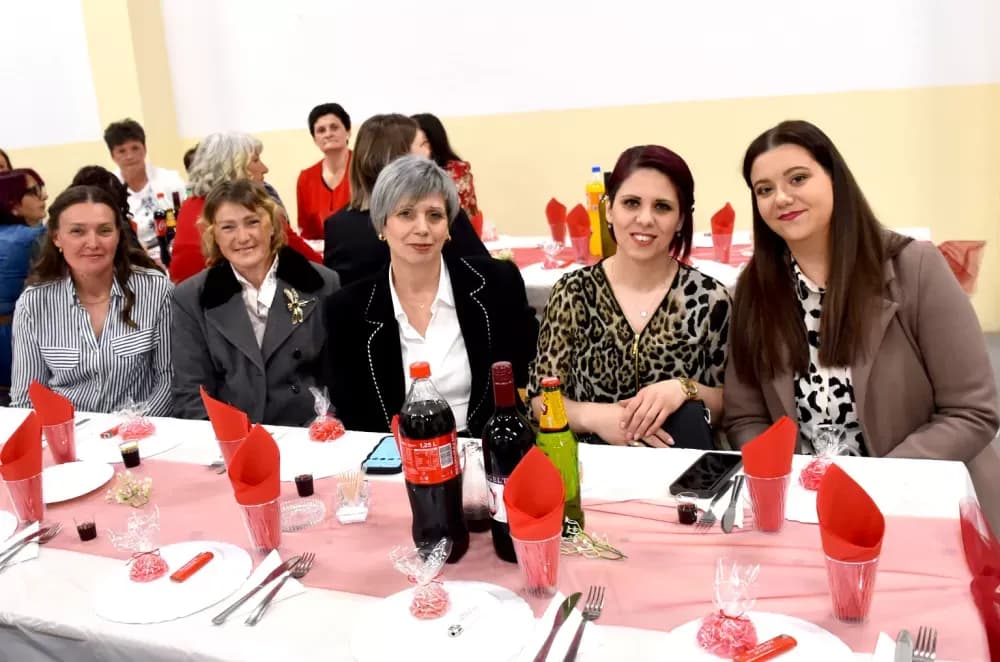 ZABAVNA VEČER U TEKIĆU: Više od stotinu žena plesalo za obnovu mjesne kapele