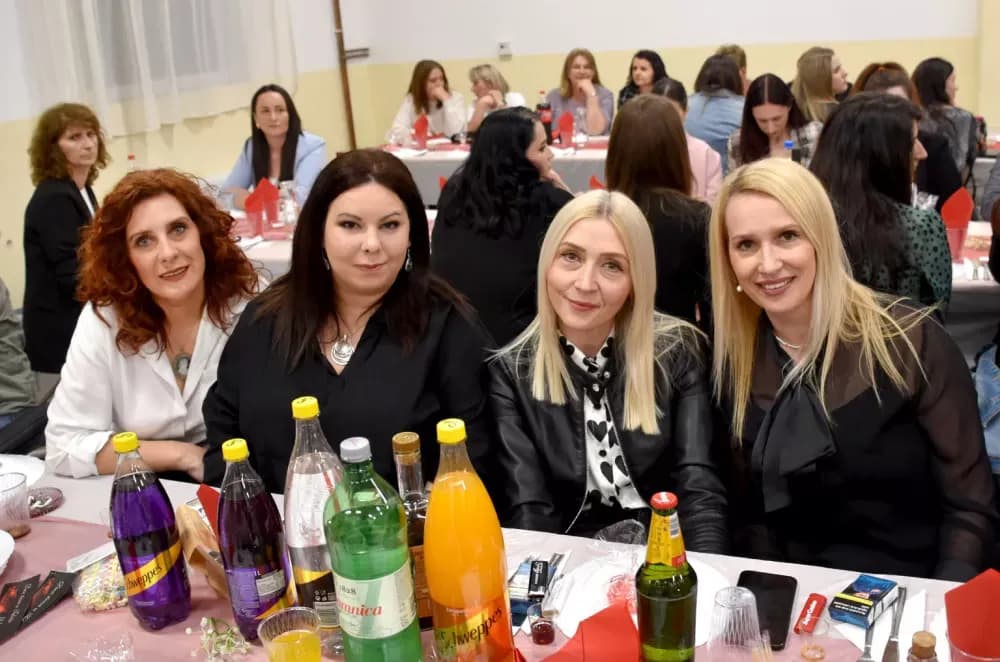 ZABAVNA VEČER U TEKIĆU: Više od stotinu žena plesalo za obnovu mjesne kapele