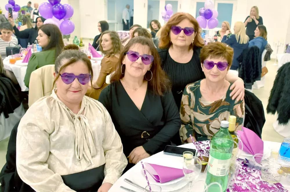 Veličke odbojkašice sa 200 kolegica slavile Dan žena, a dio prihoda daju humanitarno