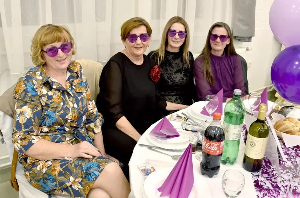 Veličke odbojkašice sa 200 kolegica slavile Dan žena, a dio prihoda daju humanitarno