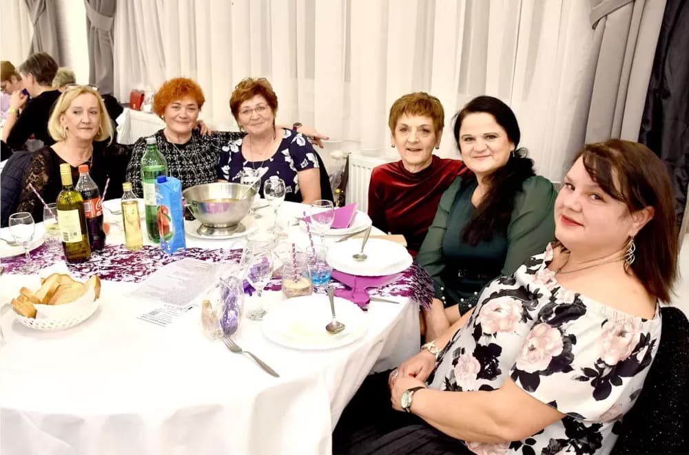 Veličke odbojkašice sa 200 kolegica slavile Dan žena, a dio prihoda daju humanitarno