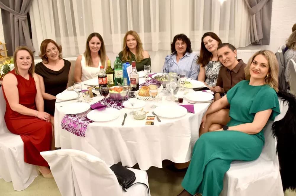 Veličke odbojkašice sa 200 kolegica slavile Dan žena, a dio prihoda daju humanitarno