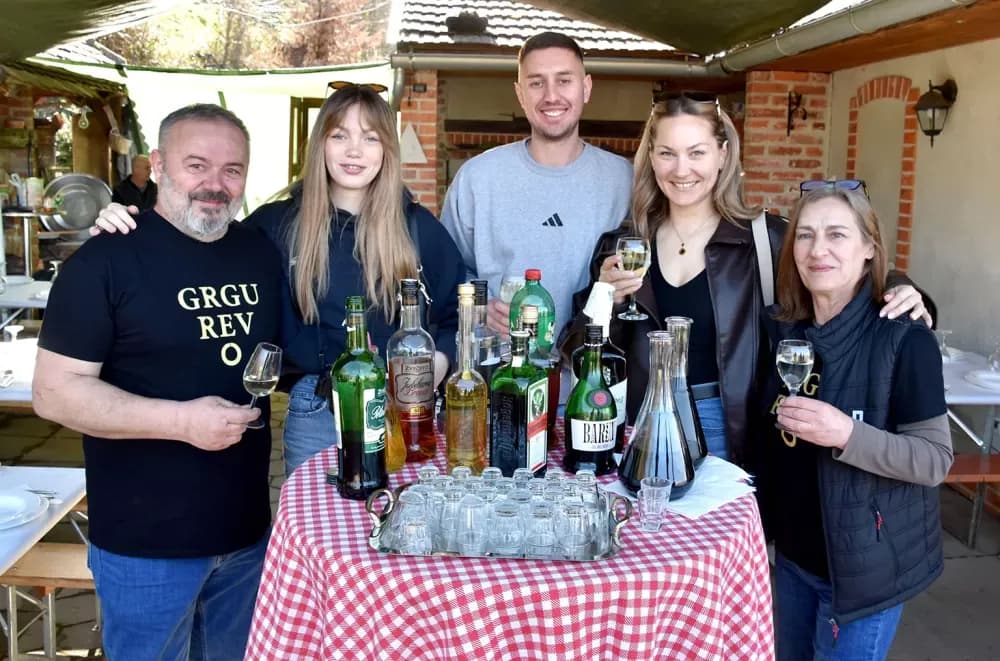 Pjesma, tradicija i vinogradarski ražanj podno Domovinskog križa