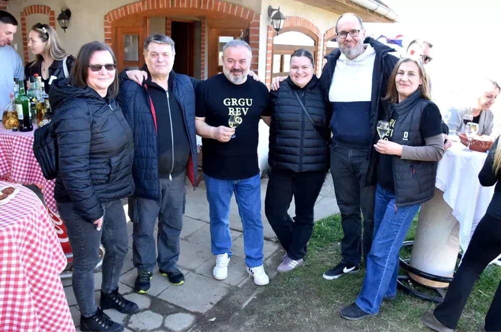 Pjesma, tradicija i vinogradarski ražanj podno Domovinskog križa