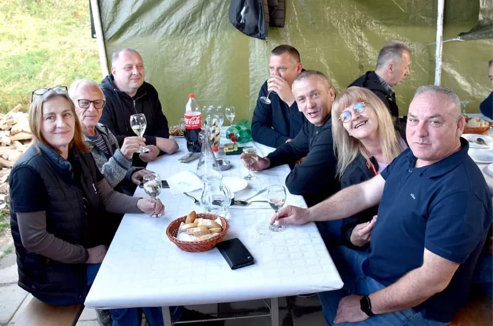 Pjesma, tradicija i vinogradarski ražanj podno Domovinskog križa