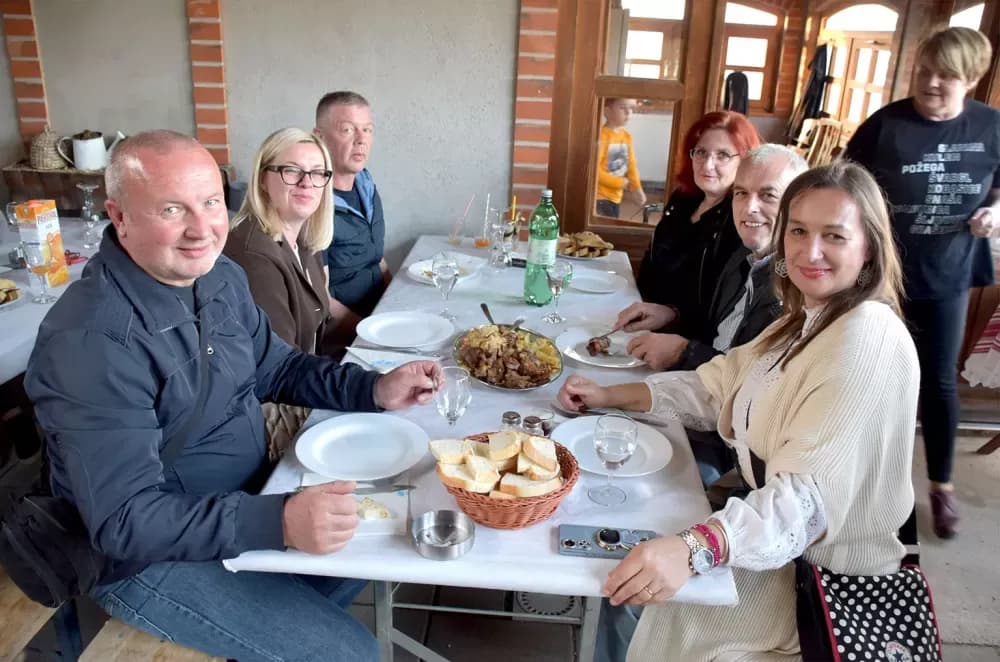 Pjesma, tradicija i vinogradarski ražanj podno Domovinskog križa