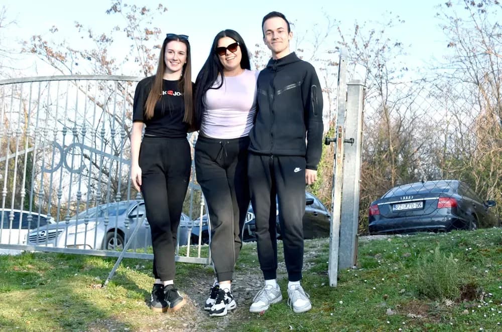 Mužari ponovo grmjeli ispod Domovinskog križa