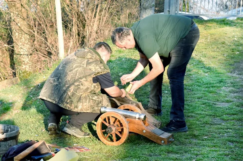 Mužari ponovo grmjeli ispod Domovinskog križa