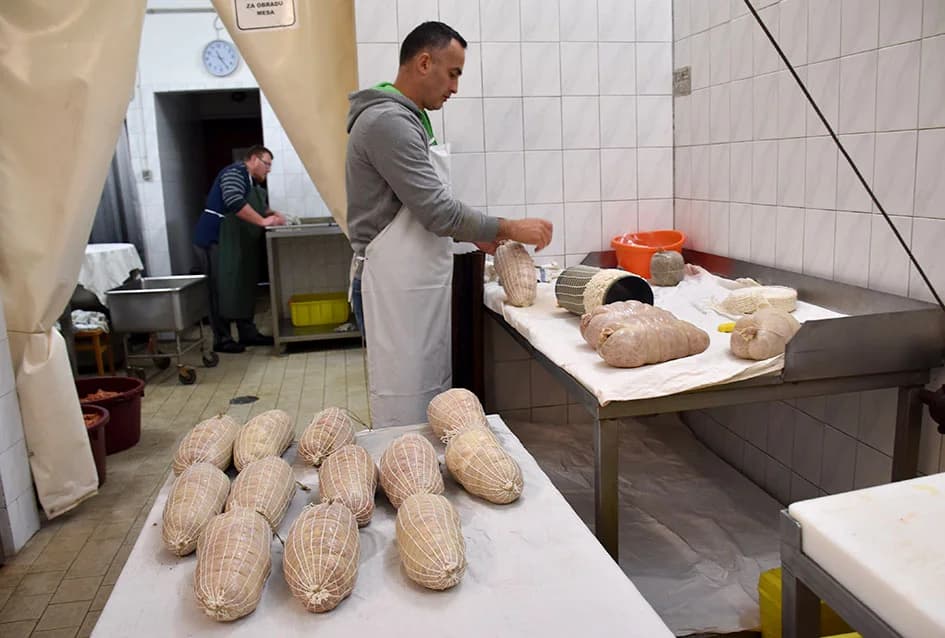 SEZONA KOLINJA NA OPG HRUŠKA IZ BJELIŠEVCA: Kulen je obiteljski brend