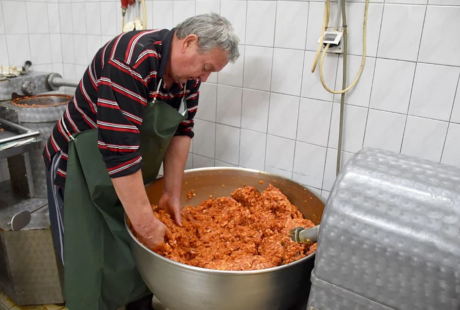 SEZONA KOLINJA NA OPG HRUŠKA IZ BJELIŠEVCA: Kulen je obiteljski brend