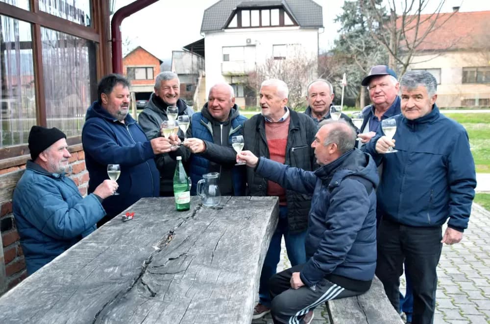Članovi udruge ʼVino-Kapʼ orezali lozu uoči blagdana sv. Josipa