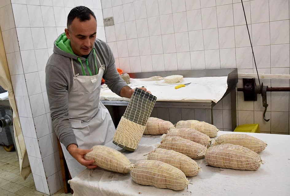 SEZONA KOLINJA NA OPG HRUŠKA IZ BJELIŠEVCA: Kulen je obiteljski brend