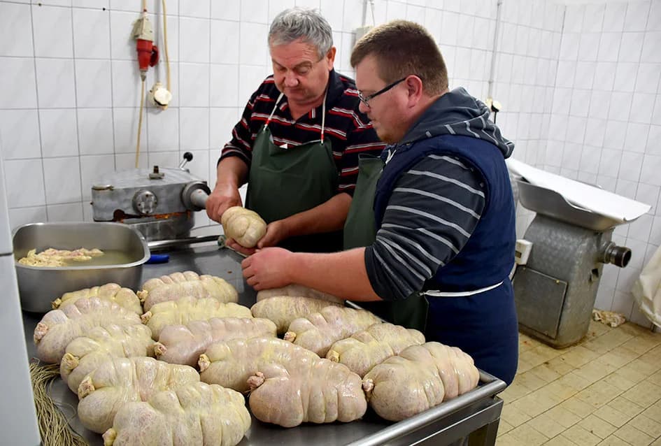 SEZONA KOLINJA NA OPG HRUŠKA IZ BJELIŠEVCA: Kulen je obiteljski brend