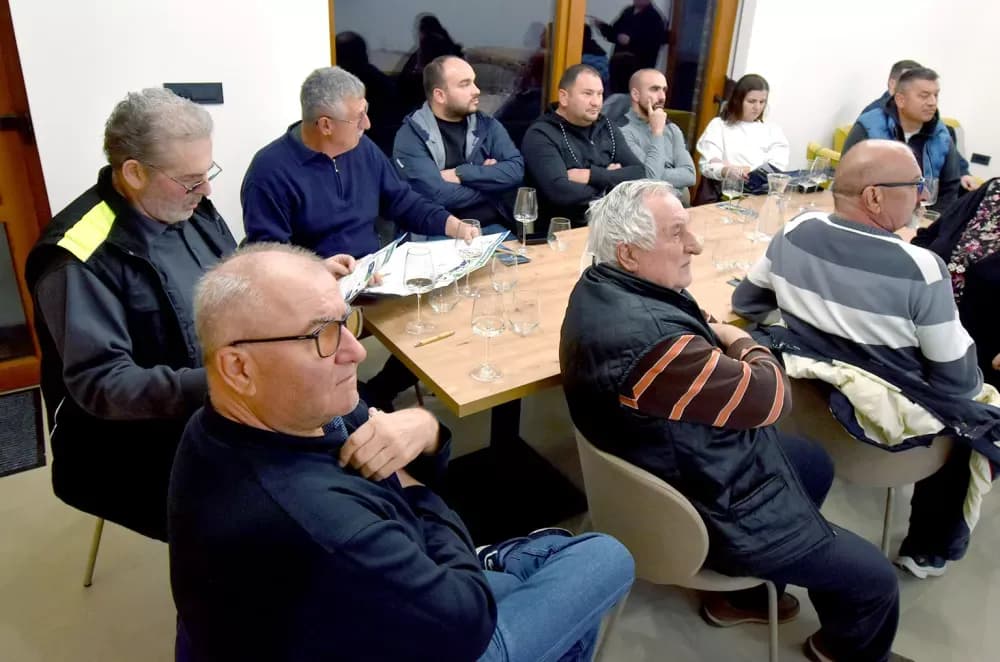 KUTJEVAČKI VINARI KOD OBITELJI PERAK: Stručno usavršavanje uoči nove vegetacijske sezone