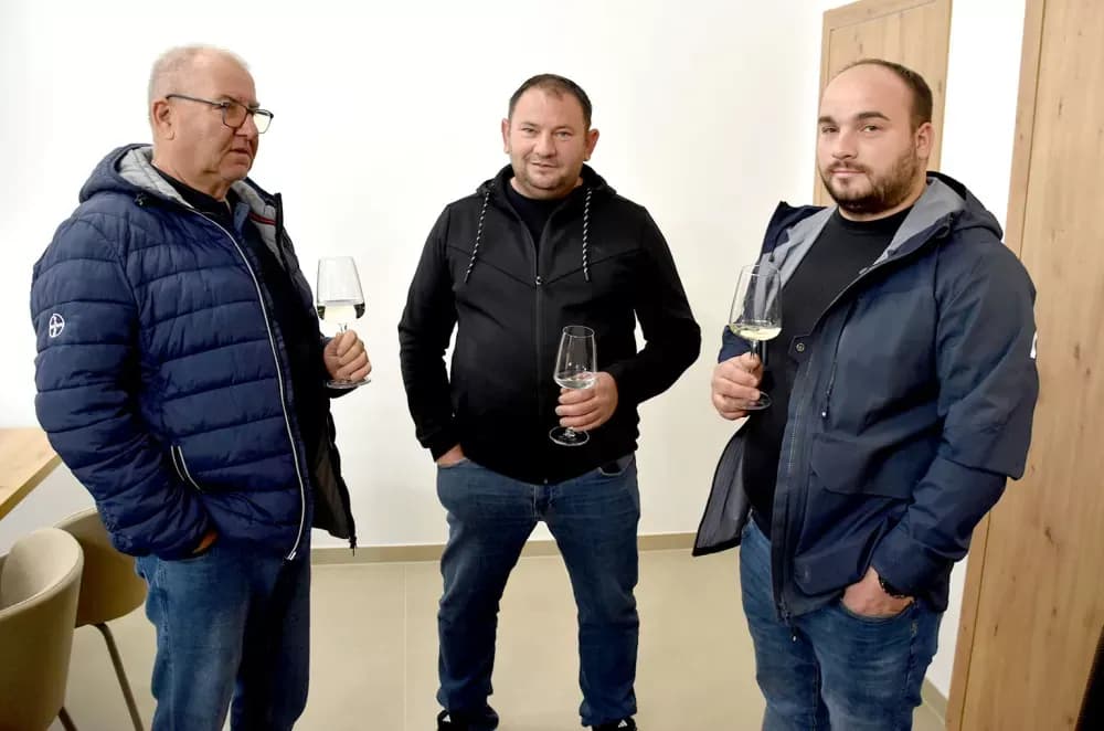 KUTJEVAČKI VINARI KOD OBITELJI PERAK: Stručno usavršavanje uoči nove vegetacijske sezone