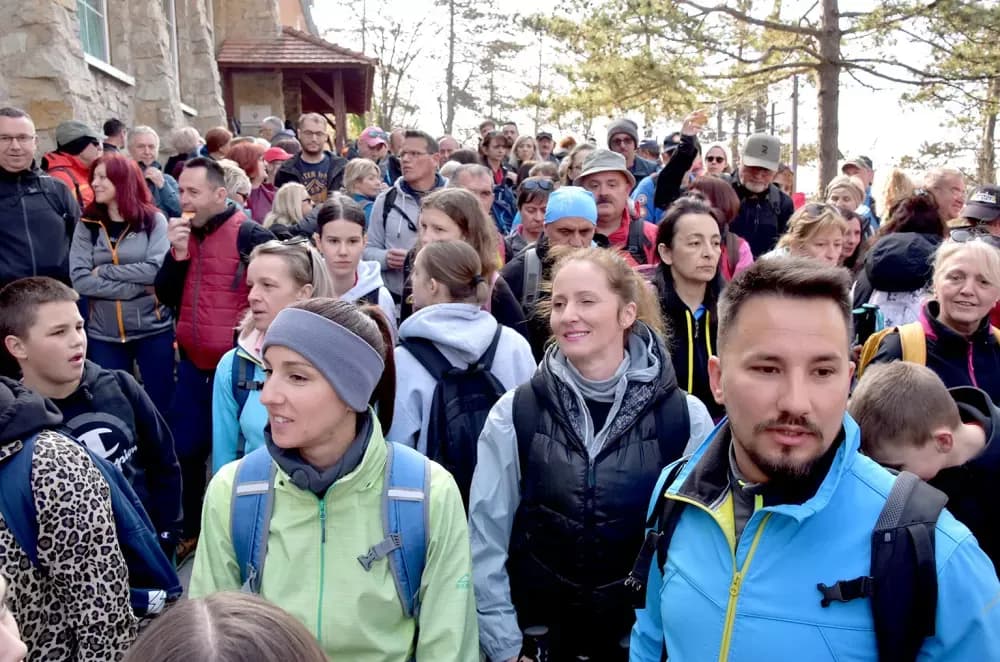 Tisuće planinara na Papučkim jaglacima pohode sedam staza