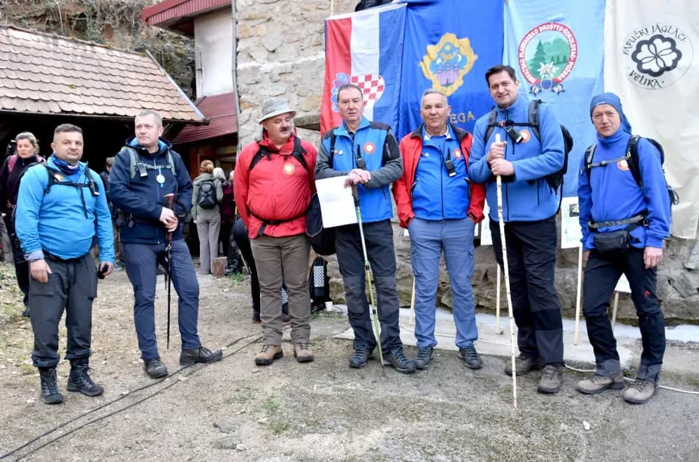 Tisuće planinara na Papučkim jaglacima pohode sedam staza