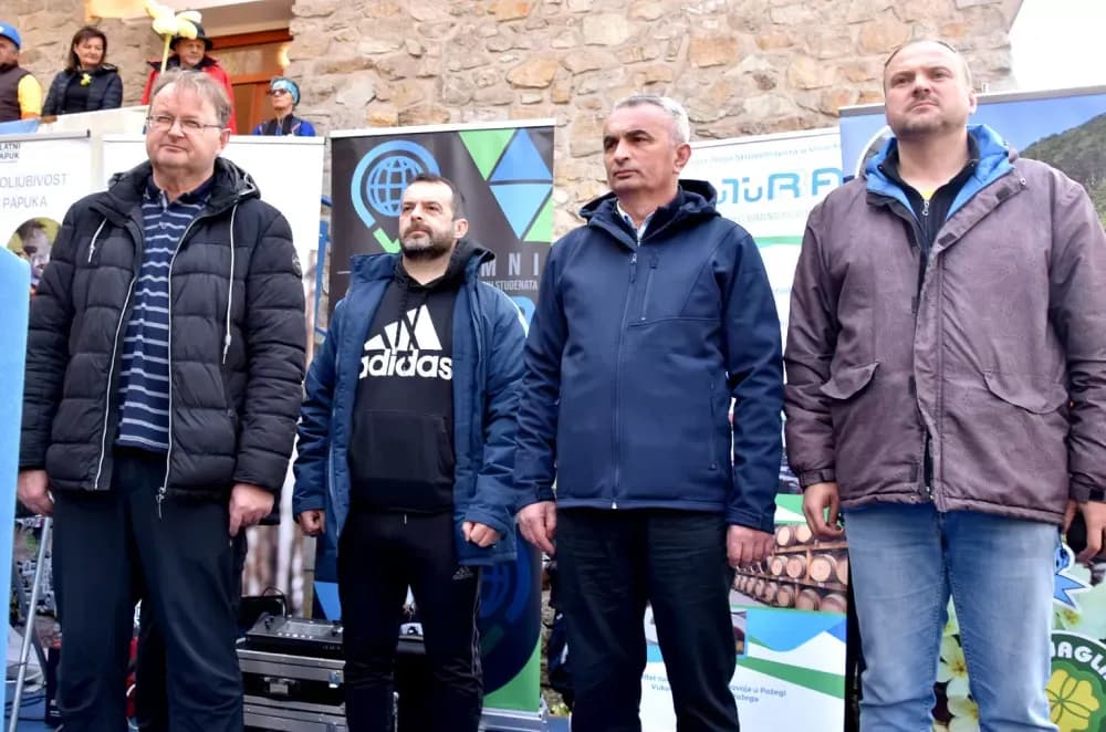 Tisuće planinara na Papučkim jaglacima pohode sedam staza