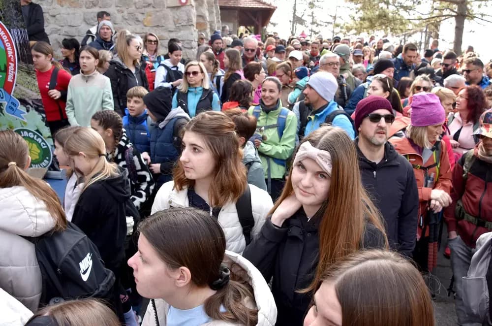 Tisuće planinara na Papučkim jaglacima pohode sedam staza