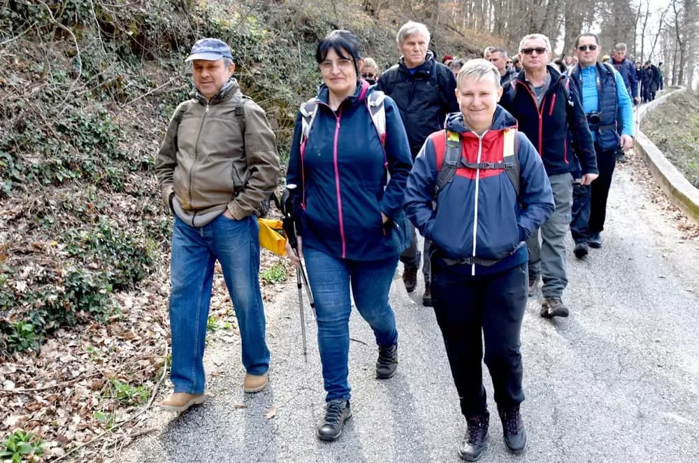 Tisuće planinara na Papučkim jaglacima pohode sedam staza