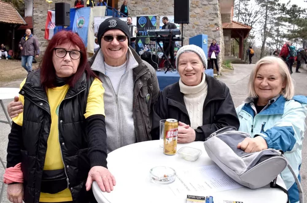 Tisuće planinara na Papučkim jaglacima pohode sedam staza