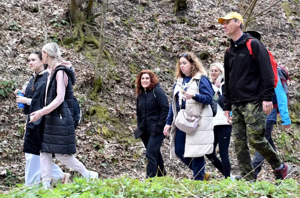 Tisuće planinara na Papučkim jaglacima pohode sedam staza
