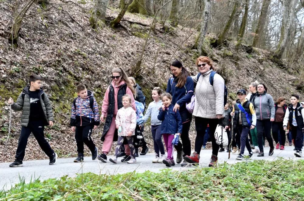 Tisuće planinara na Papučkim jaglacima pohode sedam staza