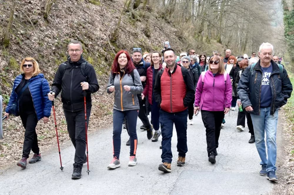 Tisuće planinara na Papučkim jaglacima pohode sedam staza
