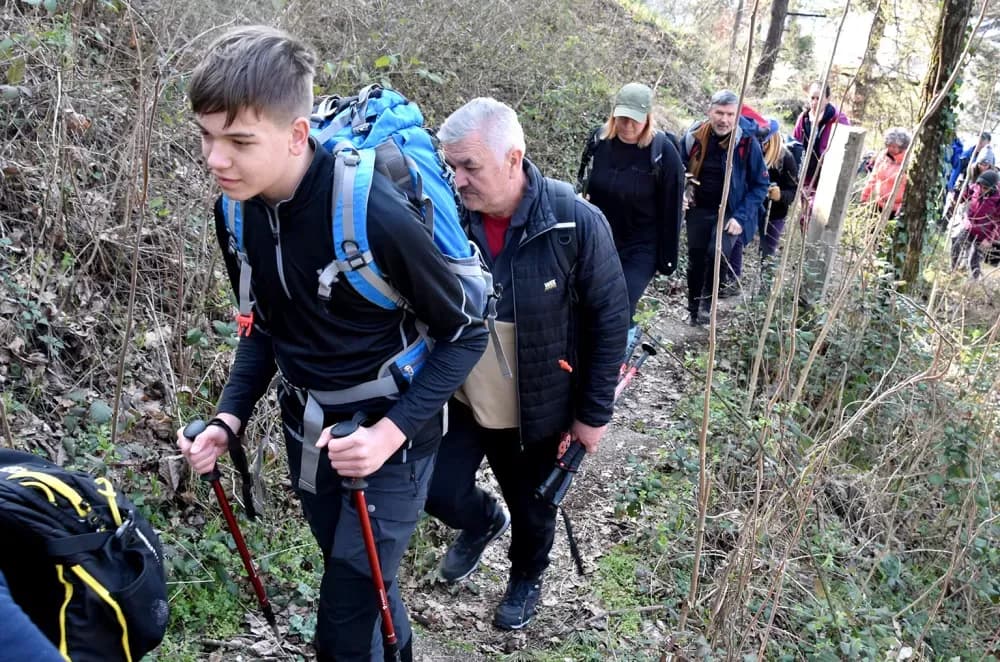 Tisuće planinara na Papučkim jaglacima pohode sedam staza
