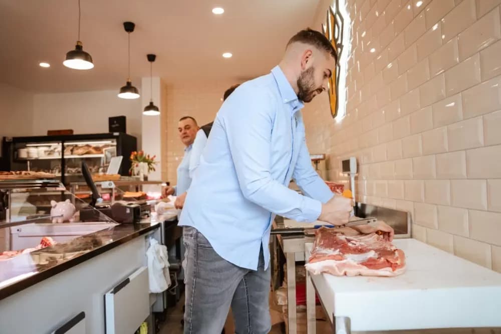 Poljo-Davor proširio ponudu u Požegi: Svježe meso i domaće prerađevine bliže građanima
