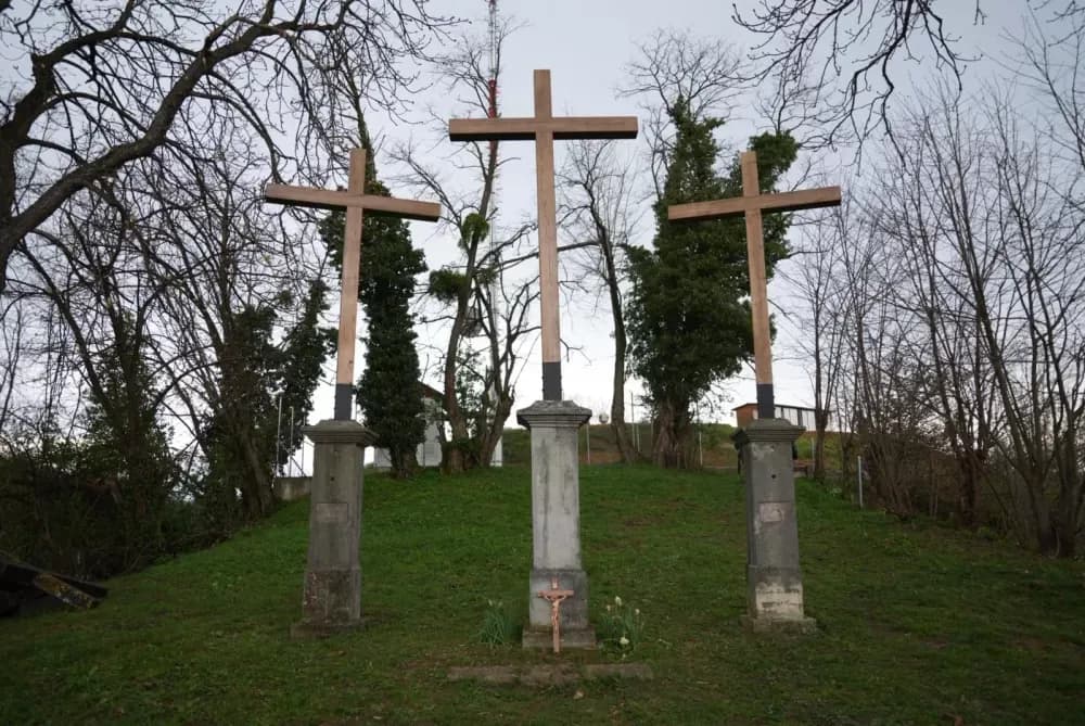 Križni put na požeškoj Kalvariji okupio brojne vjernike na Veliki petak