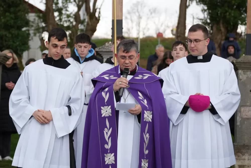 Križni put na požeškoj Kalvariji okupio brojne vjernike na Veliki petak
