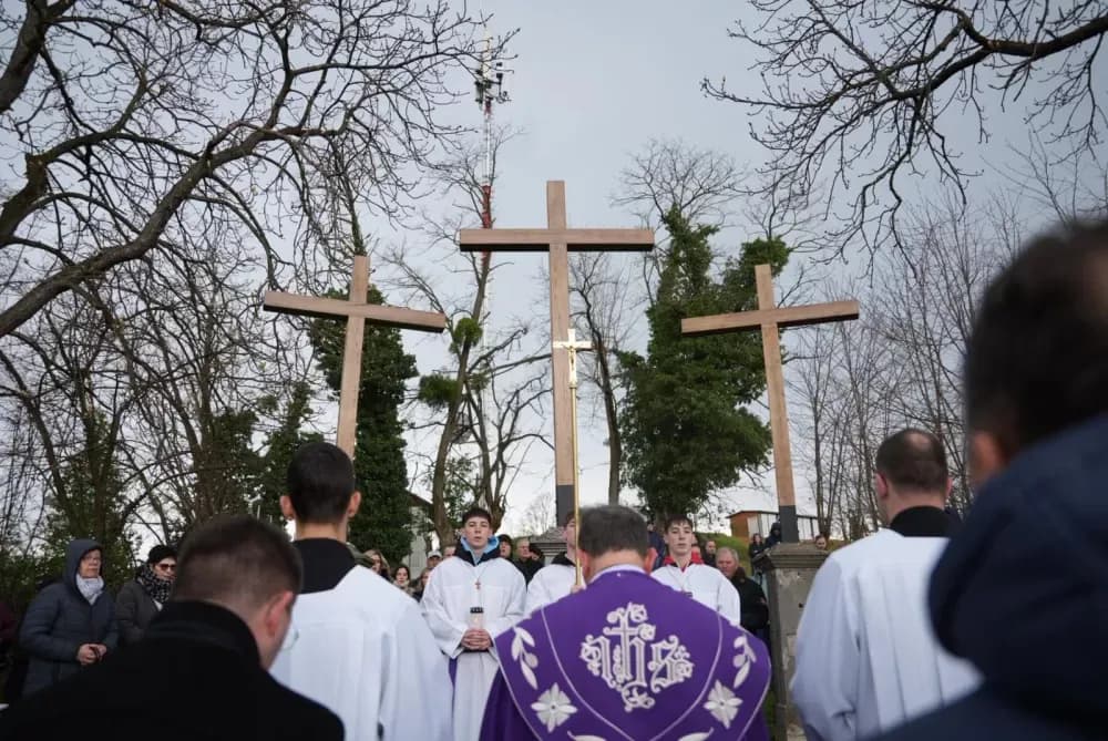 Križni put na požeškoj Kalvariji okupio brojne vjernike na Veliki petak
