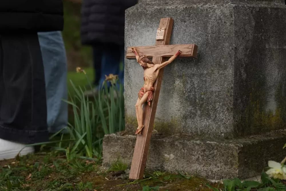 Križni put na požeškoj Kalvariji okupio brojne vjernike na Veliki petak