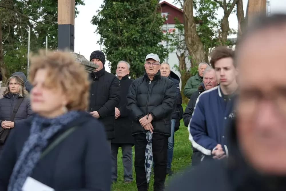 Križni put na požeškoj Kalvariji okupio brojne vjernike na Veliki petak