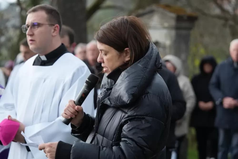 Križni put na požeškoj Kalvariji okupio brojne vjernike na Veliki petak