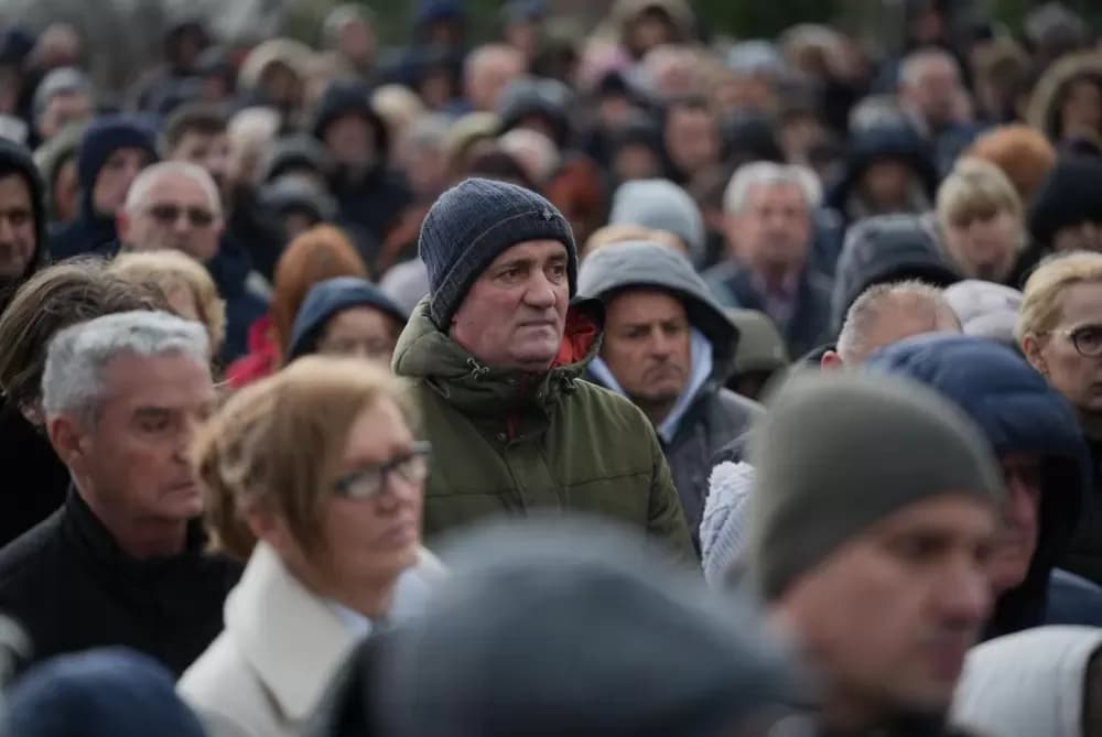 Križni put na požeškoj Kalvariji okupio brojne vjernike na Veliki petak