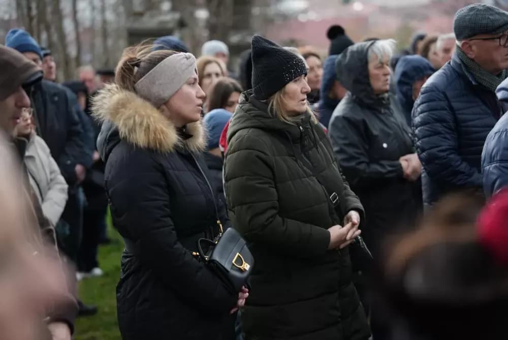 Križni put na požeškoj Kalvariji okupio brojne vjernike na Veliki petak