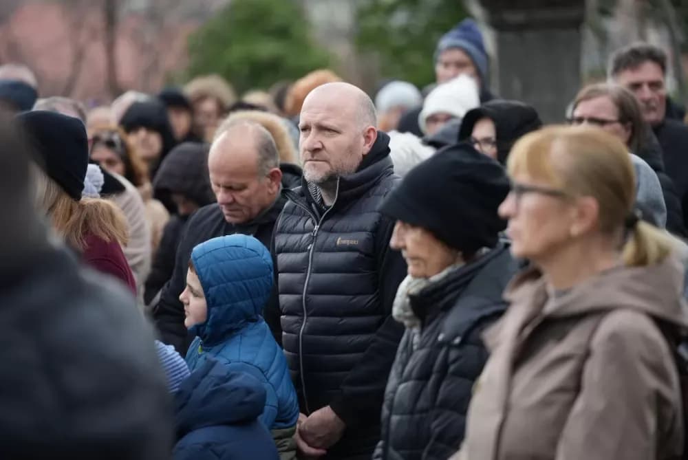 Križni put na požeškoj Kalvariji okupio brojne vjernike na Veliki petak