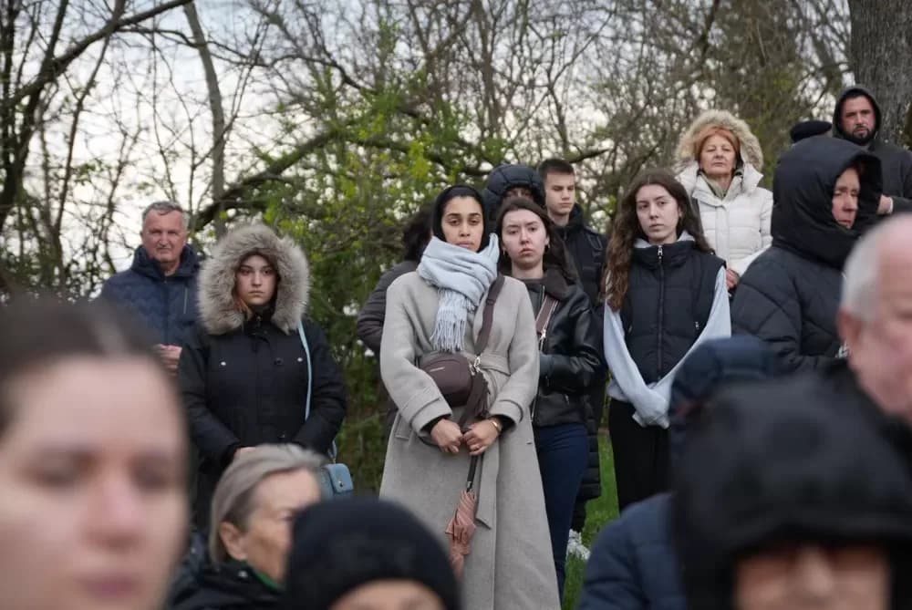 Križni put na požeškoj Kalvariji okupio brojne vjernike na Veliki petak