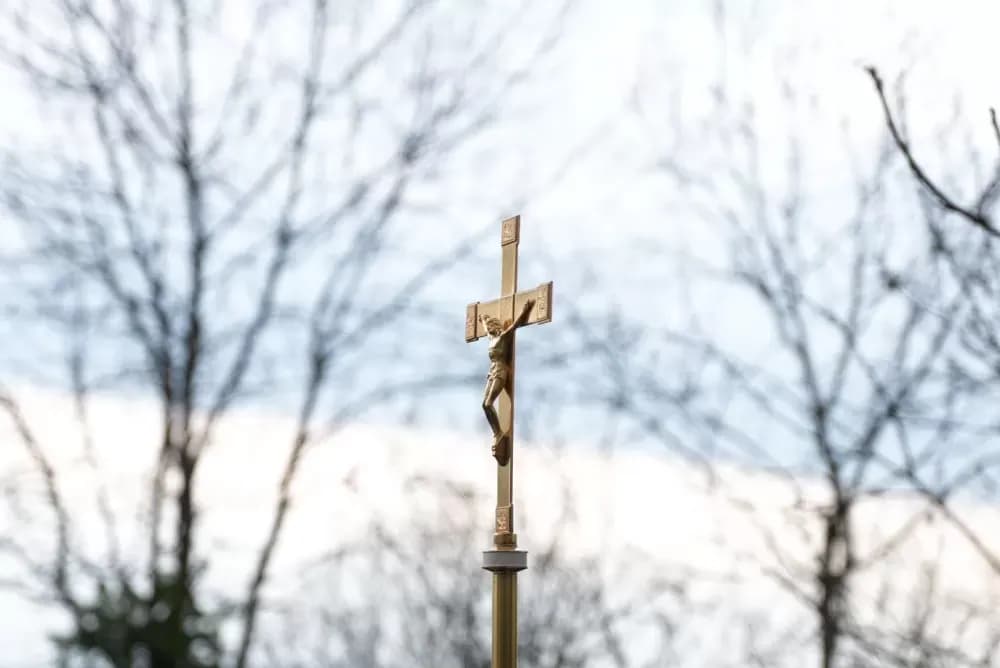 Križni put na požeškoj Kalvariji okupio brojne vjernike na Veliki petak